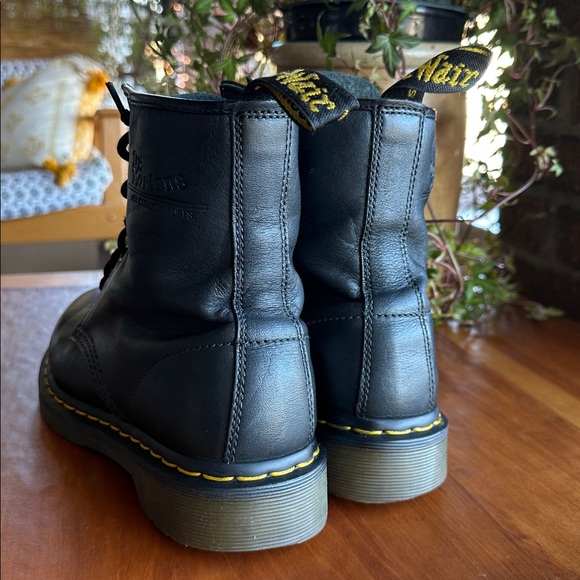 Dr Martens 1460 black leather boot w/canary yellow stitching/air ware sole. Sz 8 - Picture 5 of 11